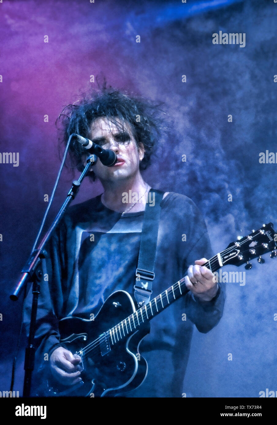 Robert Smith de Cure à Glastonbury Banque D'Images