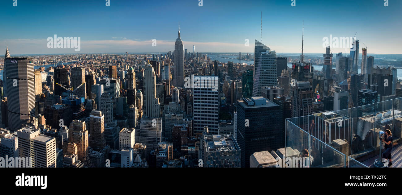 Vue panoramique de Manhattan du haut de la roche Rockefeller Center, New York, USA Banque D'Images