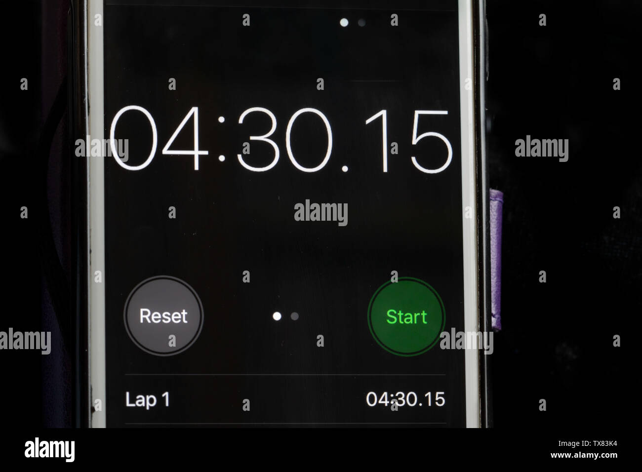 Arrêter l'horloge sur un téléphone intelligent montrant l'heure à 4 minutes 30 secondes Banque D'Images