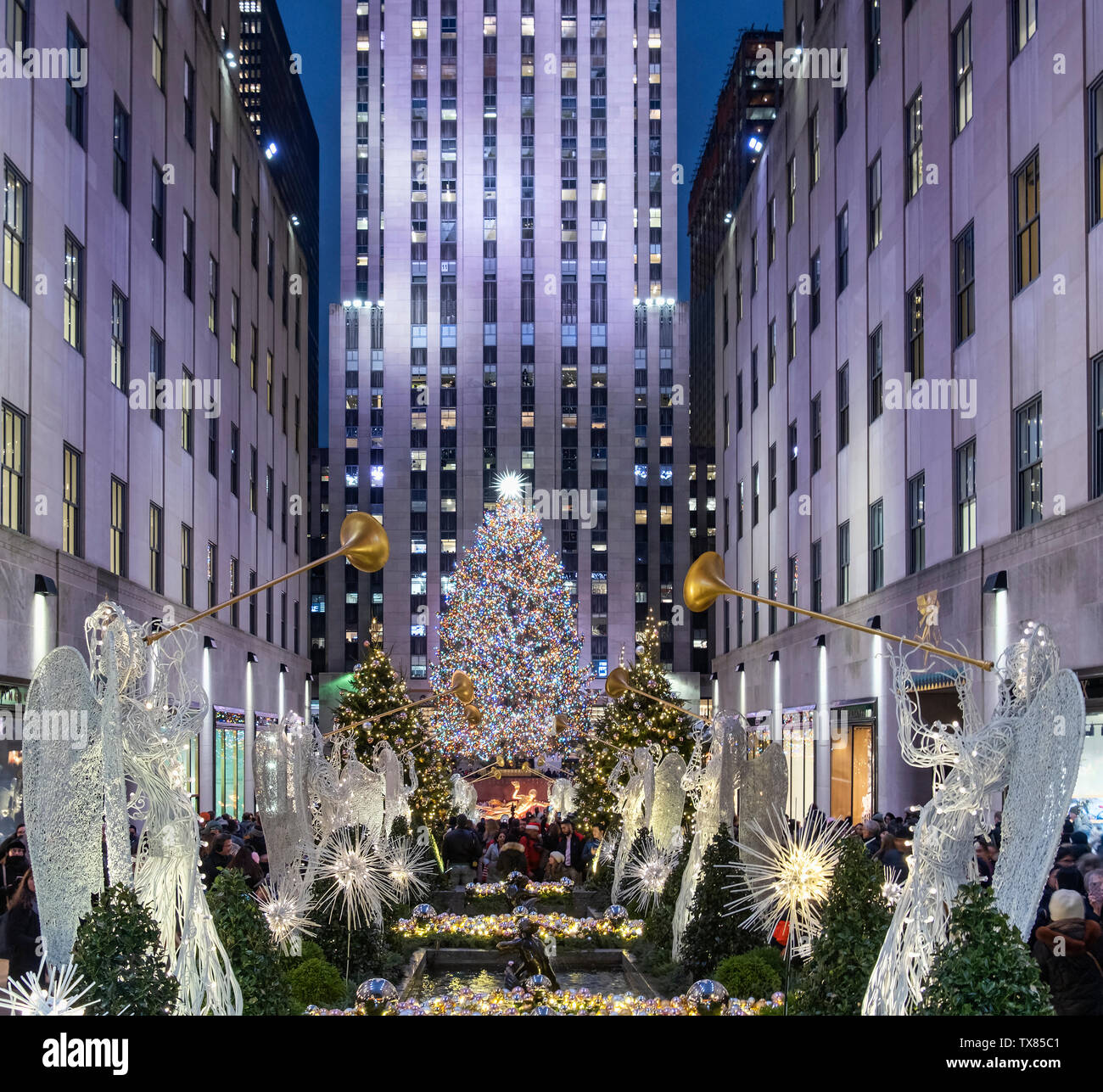 L'arbre de Noël du Rockefeller Center, Rockefeller Center et la nuit, Manhattan, New York, USA Banque D'Images