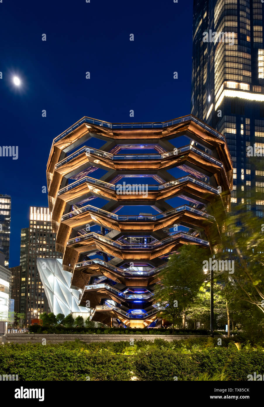 Le Bateau de nuit, Hudson Yards, Manhattan, New York City, New York, USA Conçu par le designer britannique Thomas Heatherwick Banque D'Images
