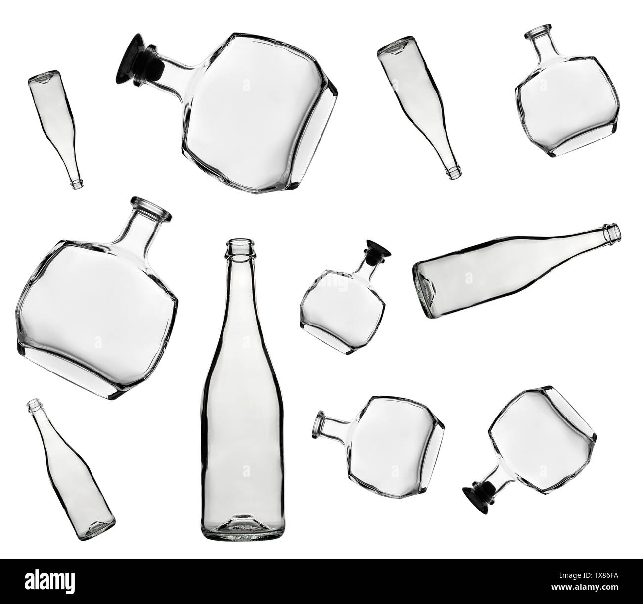 Vider le flacon en verre pour les boissons alcoolisées ou de l'eau modèle sur un fond blanc. Banque D'Images