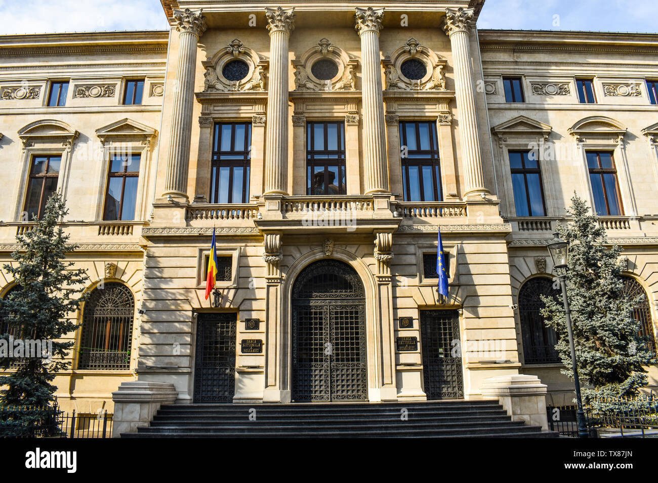 L'architecture néo-classique de la banque nationale roumaine, récemment rénové, dans le centre-ville de Bucarest sur la rue Lipscani. La Banque nationale de Roumanie Banque D'Images