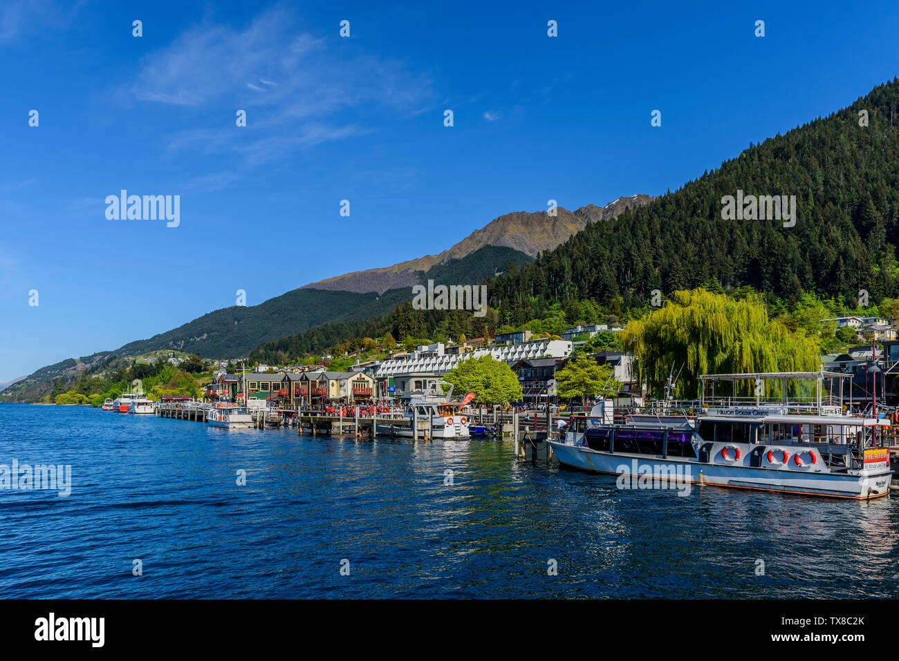 QUEENSTOWN, Nouvelle-zélande - 10 octobre 2018 : vue sur le lac Wakatipu. L'espace de copie pour le texte. Banque D'Images
