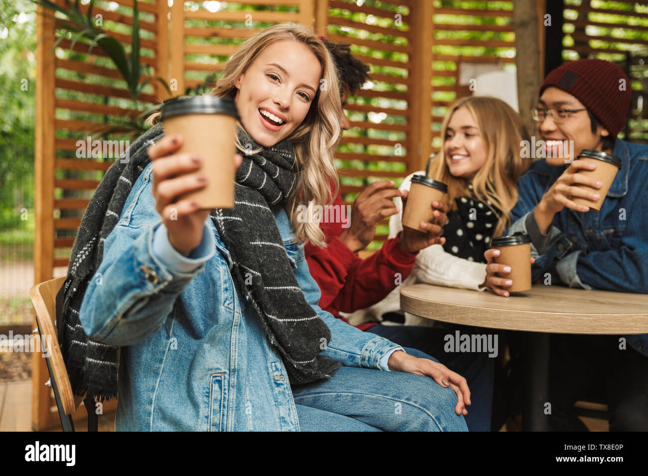 Humour boire du café Banque de photographies et d’images à haute ...