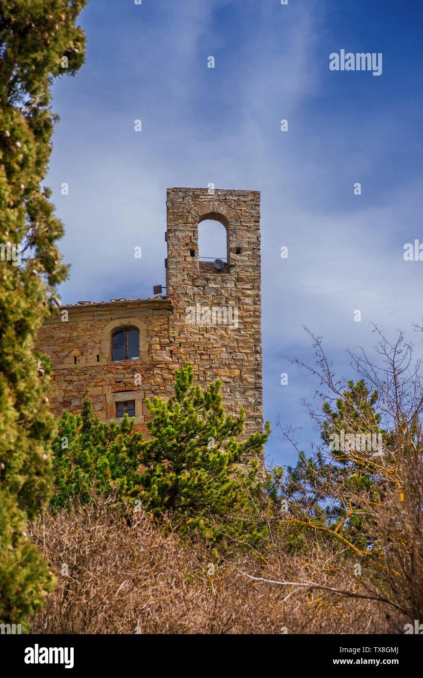 Vue de la forteresse de Girifalco ruines sur la colline qui donne sur l'ancien centre historique de Cortona en Toscane Banque D'Images