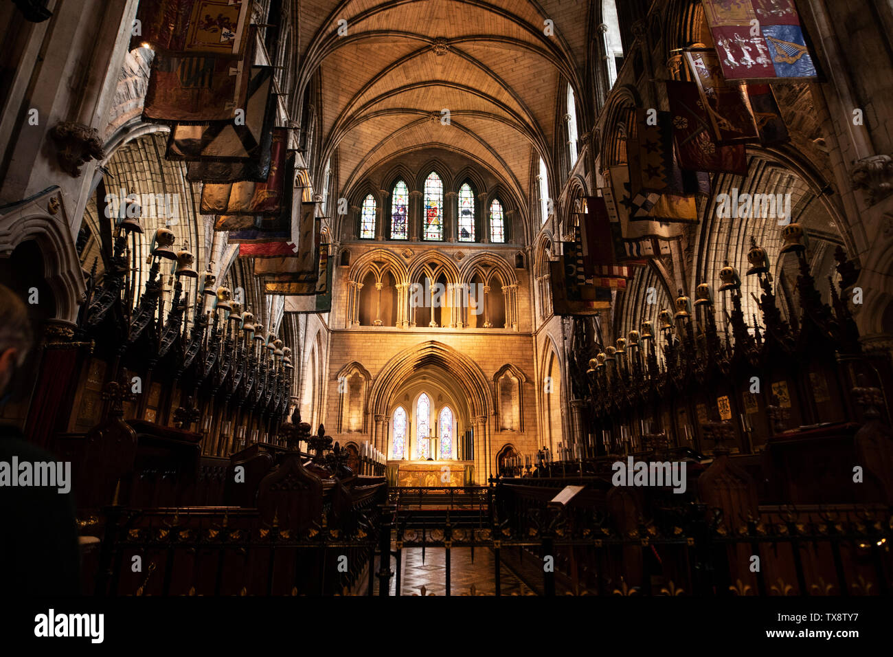 Les stalles du chœur de la Cathédrale St Patrick, à Dublin, Irlande. Banque D'Images