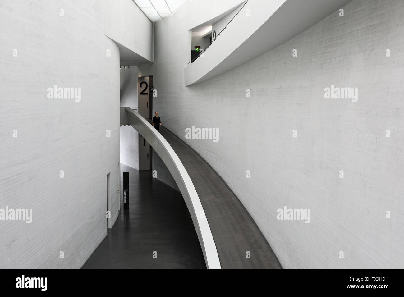 L'intérieur du musée d'art contemporain Kiasma à Helsinki, Finlande Banque D'Images