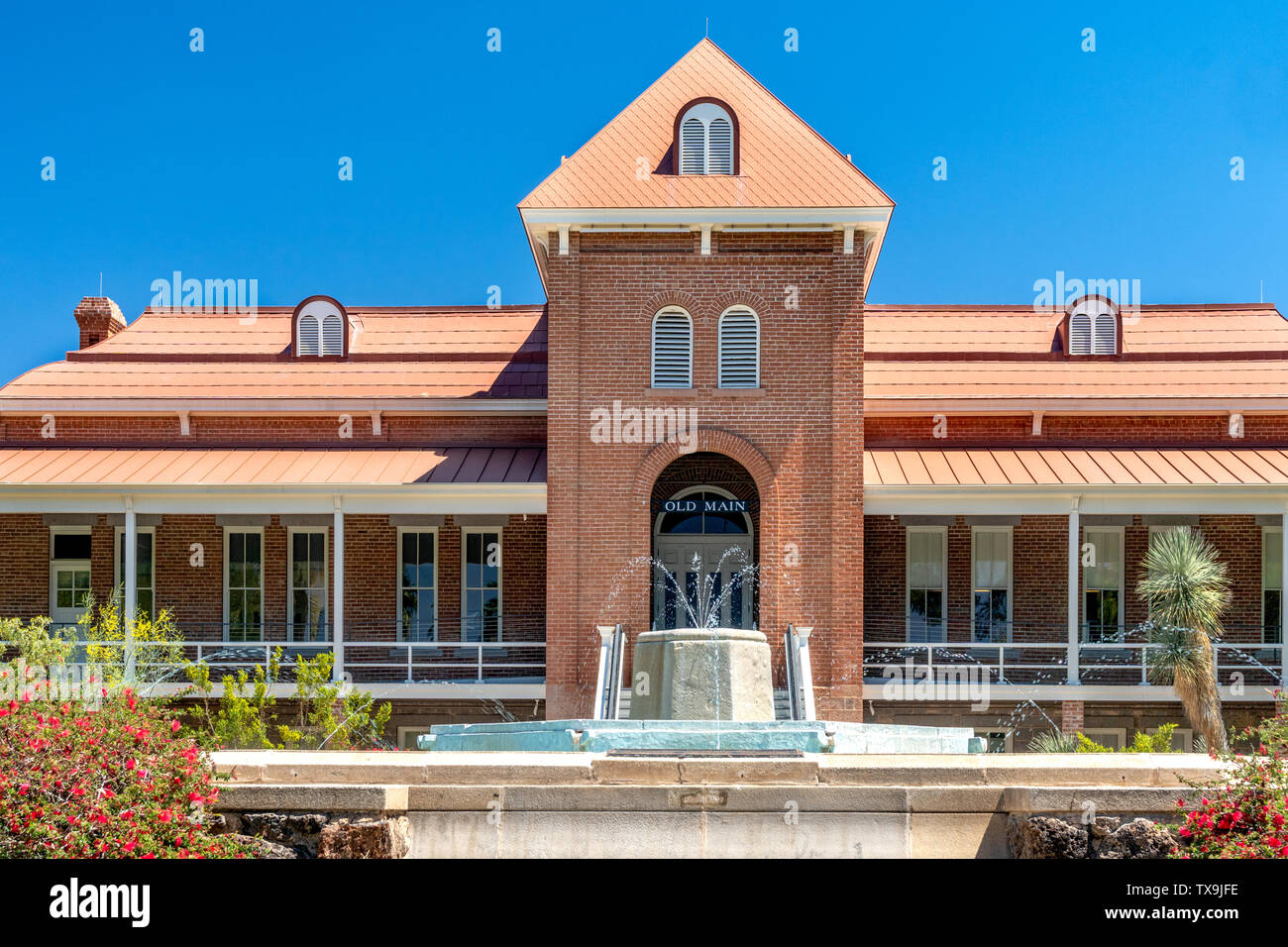 TUCSON, AZ/USA - 11 avril 2019 : Old Main sur le campus de l'Université de l'Arizona. Banque D'Images