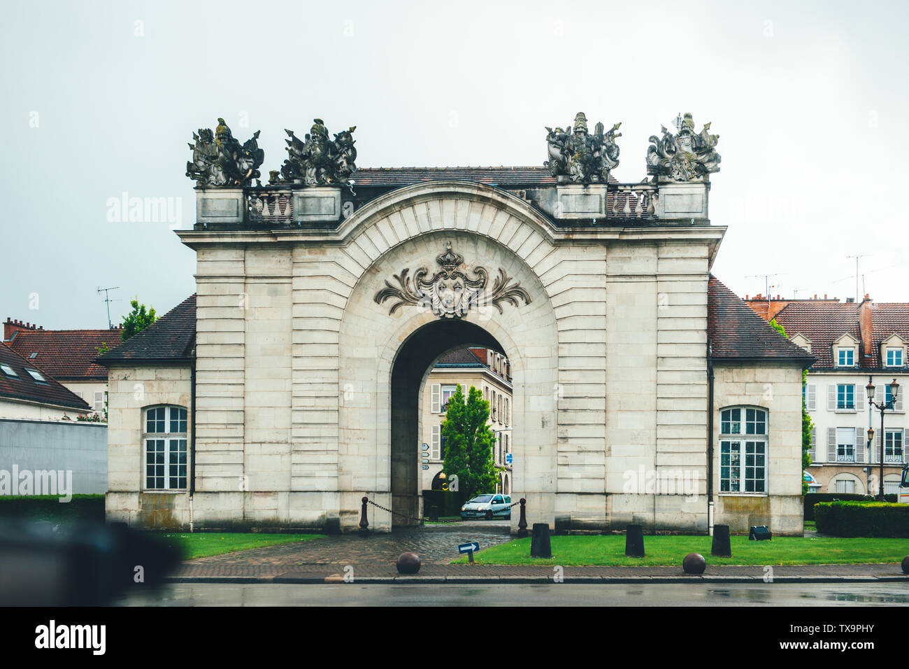 France - 14 mai 2014 : vintage porte royale entrée dans la ville - POV pilote Banque D'Images