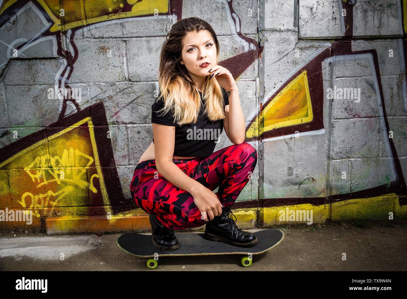 Skate punk Banque de photographies et d'images à haute résolution - Alamy
