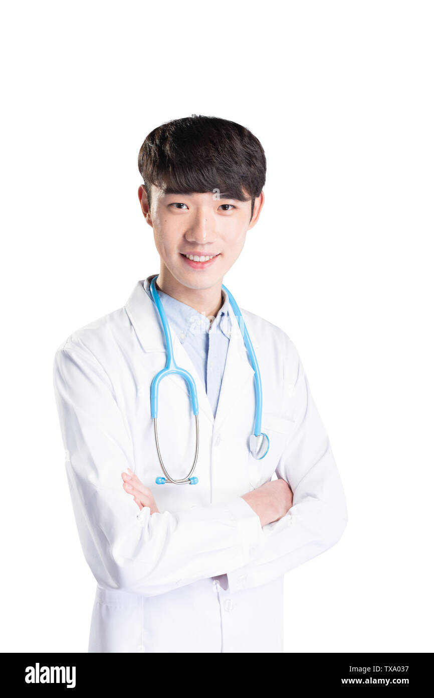 Beau jeune homme asiatique médecin travaillant sur fond blanc Banque D'Images