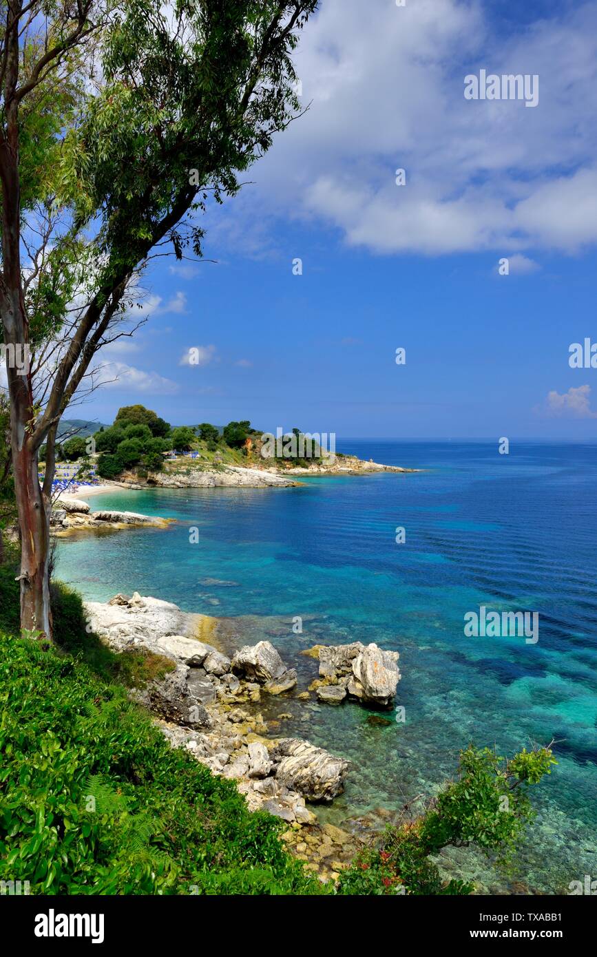 La plage pittoresque de Bataria, Kassiopi,Kassopaia,Îles Ioniennes, Corfou, Grèce Banque D'Images