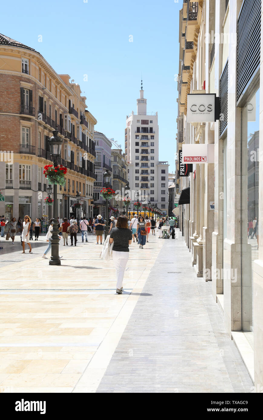 Le cher designer shopping et rue piétonne Calle Marques de Larios, dans le centre de la ville de Malaga, Espagne, Europe Banque D'Images