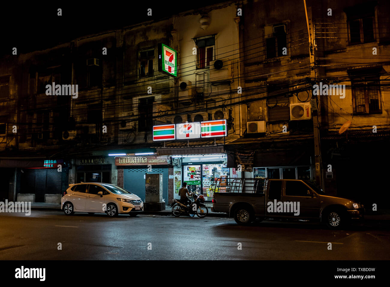 Bangkok, Thaïlande. 3 juin, 2018. 7-Eleven shop sur l'Phahurat Rd Street la nuit. Credit : Victor Kruchinin SOPA/Images/ZUMA/Alamy Fil Live News Banque D'Images