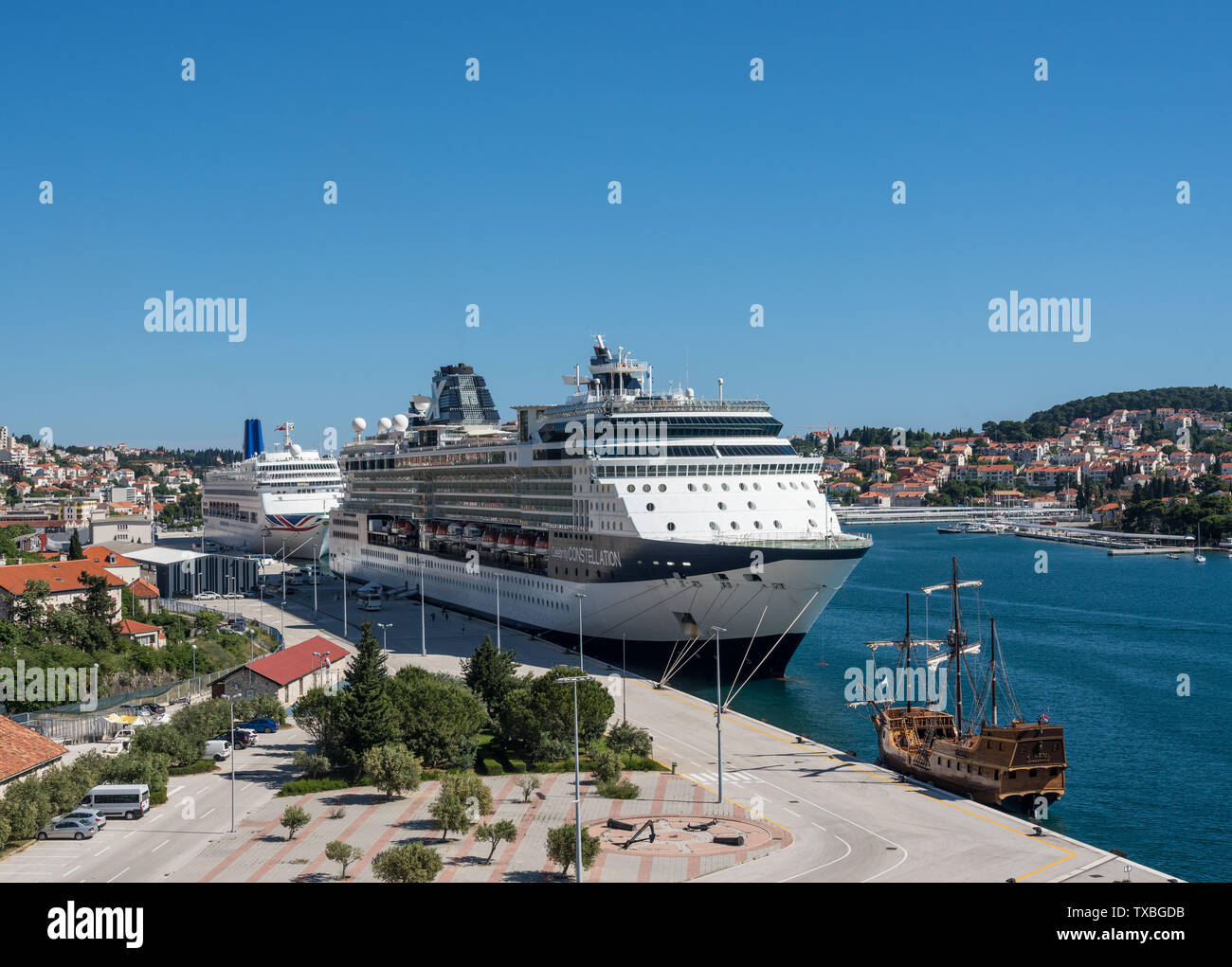 Celebrity Constellation bateau de croisière dans le port de Dubrovnik en Croatie Banque D'Images