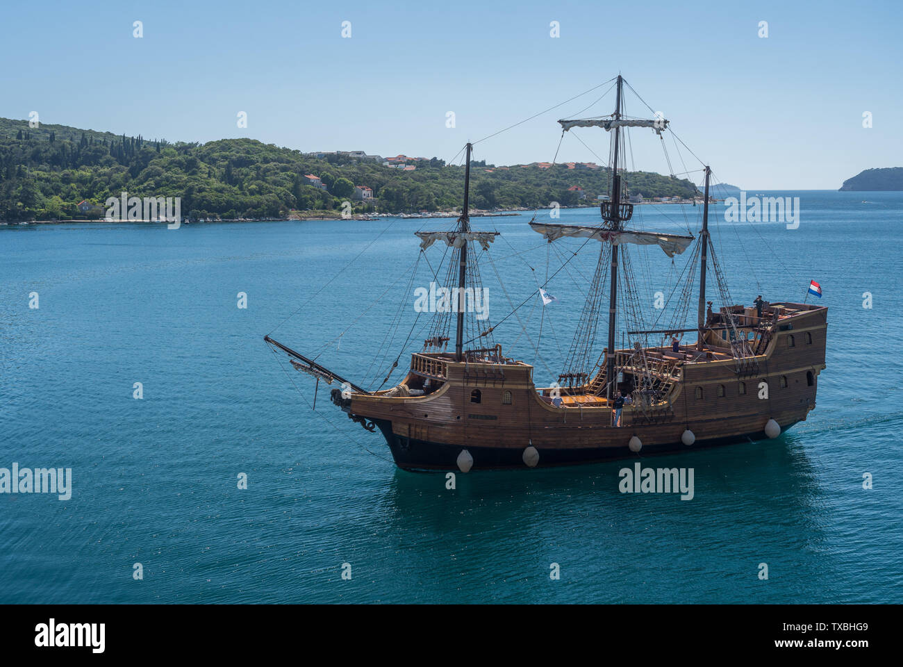 Trois mâts bateau de croisière et arrivée au port de Dubrovnik en Croatie Banque D'Images