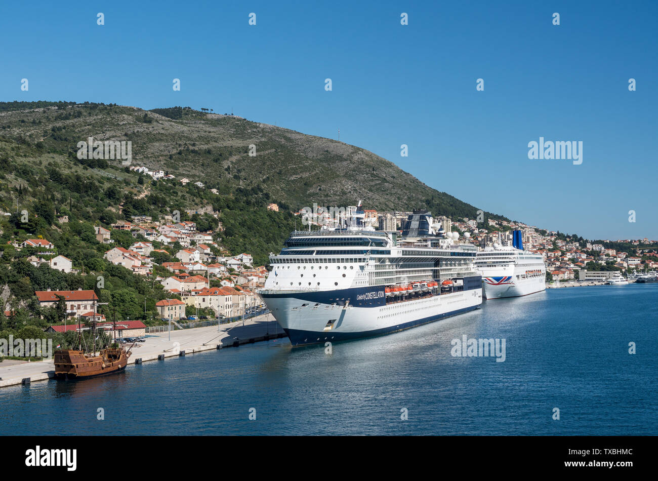 Celebrity Constellation bateau de croisière dans le port de Dubrovnik en Croatie Banque D'Images