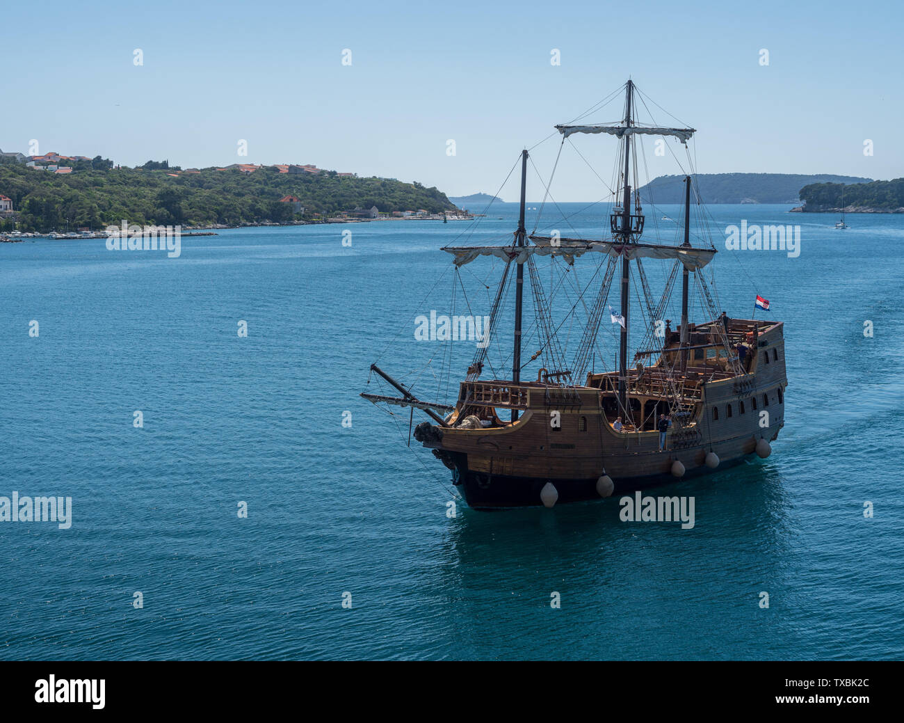 Trois mâts bateau de croisière et arrivée au port de Dubrovnik en Croatie Banque D'Images