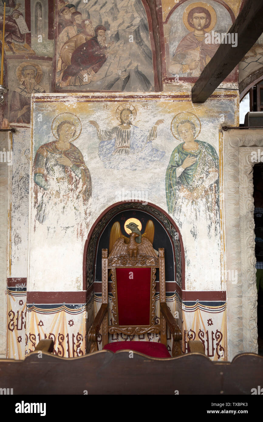 Anciennes fresques de Saint Jean et Jésus sur les murs du monastère de Saint Jean le Théologien entourant alcôve avec trône. Sur l'île de Patmos. Banque D'Images