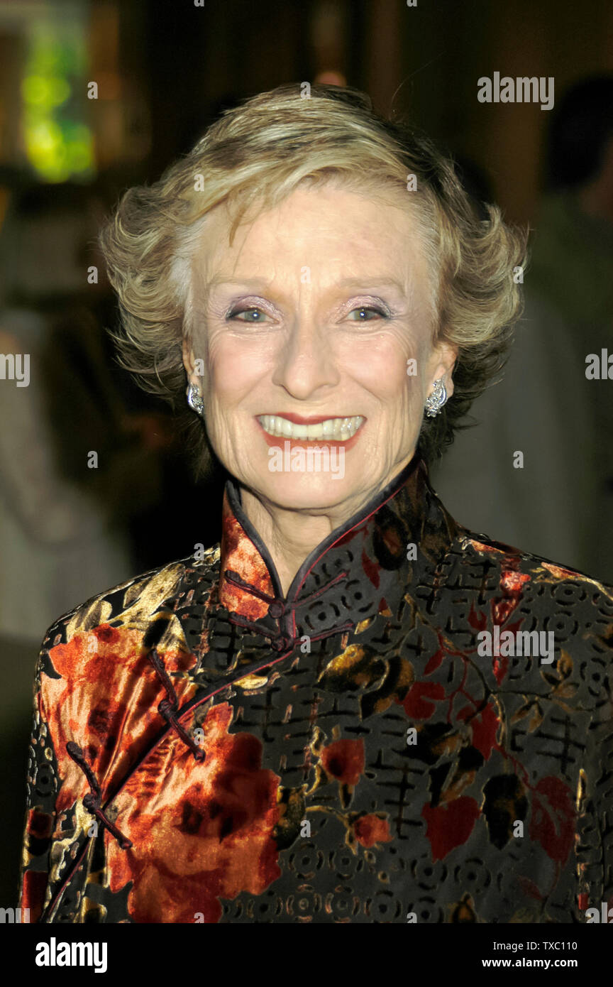 Cloris Leachman lors de la Journée du droit Hommage à R. Sargent Shriver, le visionnaire de l'America's 'guerre contre la pauvreté", organisé par le Centre national sur le droit des pauvres, qui a eu lieu au Beverly Hilton Hotel à Beverly Hills, CA. L'événement a eu lieu le jeudi, 1 mai 2003. Photo par : / PictureLux SBM - Référence #  Fichier SMBPLX 33790-4385 Banque D'Images