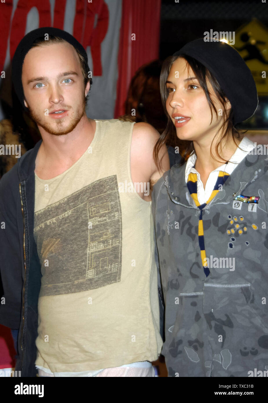 Aaron Paul & Tamara Feldman annuel du glamour au 'Don't Party' au Shakey's Pizza à West Hollywood, CA. L'événement a eu lieu le jeudi 8 mai 2003. Photo par : / PictureLux SBM - Référence #  Fichier SMBPLX 33790-4673 Banque D'Images