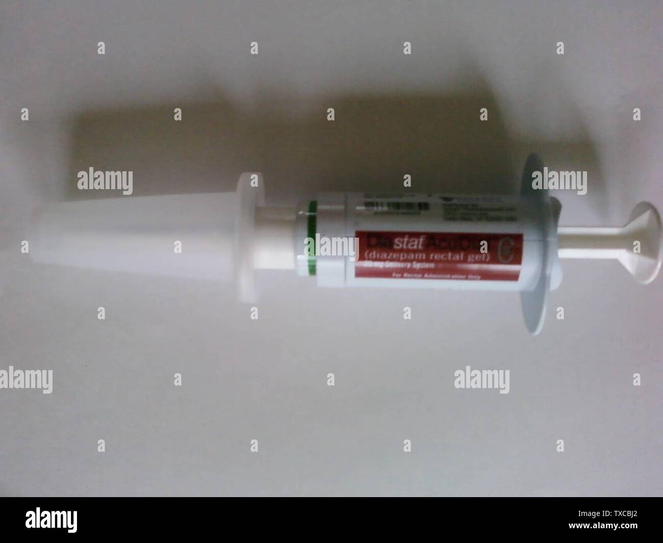 Une seringue de valium rectal Banque de photographies et d'images à haute  résolution - Alamy