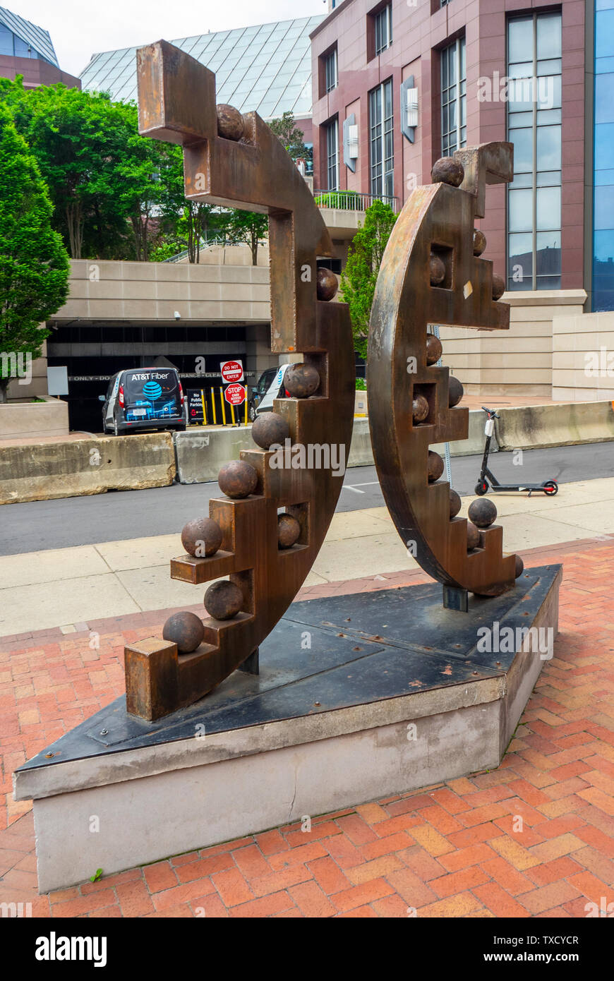 Par Joe intemporelle Sculpture sculpteur Scorci Guerre civile intégrant des boulets trouvés sur place pendant au réaménagement du site Nashville Tennessee. Banque D'Images