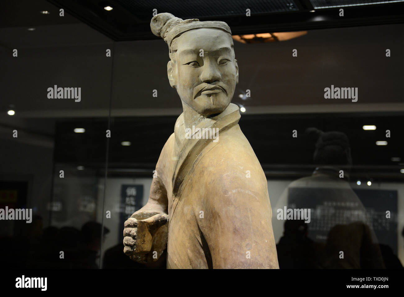 Shaanxi, Shaanxi, Chine. 25 Juin, 2019. Shaanxi, Chine - le 25 juin 2019:Le Musée de l'Armée de terre cuite est situé dans l'est de lintong district, xi "une ville, province de Shaanxi.C'est une grande tombe dans le cimetière de Ying Zheng, le premier empereur de Chine féodale.d'une superficie de 2,18 millions de mètres carrés, le cimetière est le plus grand musée militaire ancienne en Chine.Le Musée de l'Armée de terre cuite a été ouvert au public à la maison et à l'étranger en 1979, et sa découverte a été appelé la huitième merveille du monde. Crédit : SIPA Asie/ZUMA/Alamy Fil Live News Banque D'Images