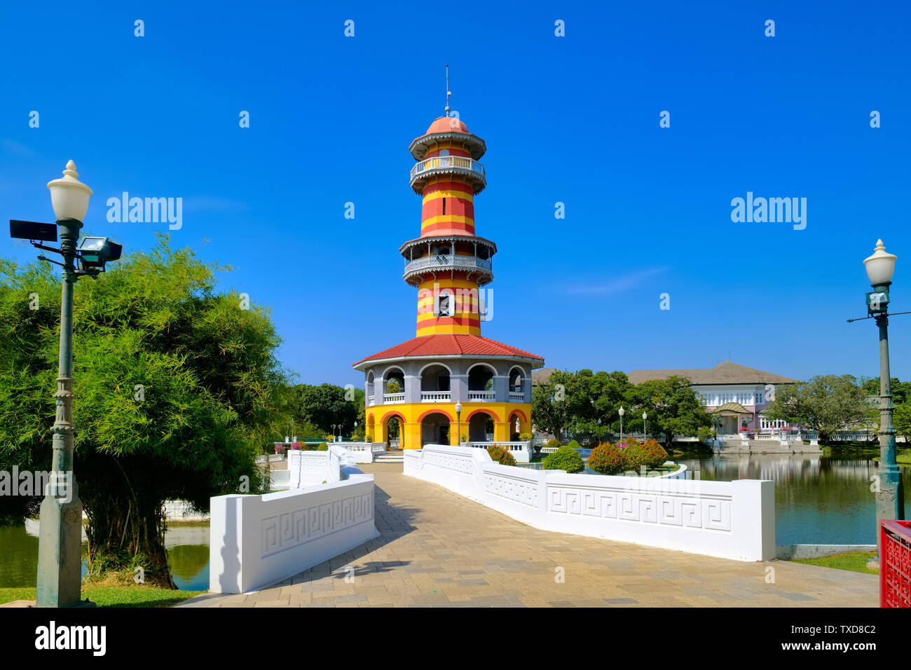 Une tour d'observation, Ho Withun Thasana, dans le domaine de Bang Pa-In Palace, Province d'Ayutthaya, Thaïlande Banque D'Images