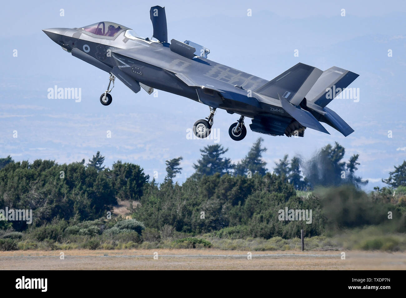 Un F-35 décolle de RAF Akrotiri à Chypre, où le secrétaire à la défense, a annoncé que le Penny Mordaunt avions ont volé sur les missions opérationnelles pour la première fois qu'ils ont uni leurs efforts pour éradiquer l'État islamique. Banque D'Images