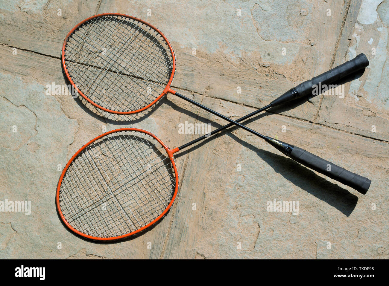 Raquettes de badminton sur le plancher à l'Agroalimentaire, Pune, Maharashtra, Inde, Asie Banque D'Images