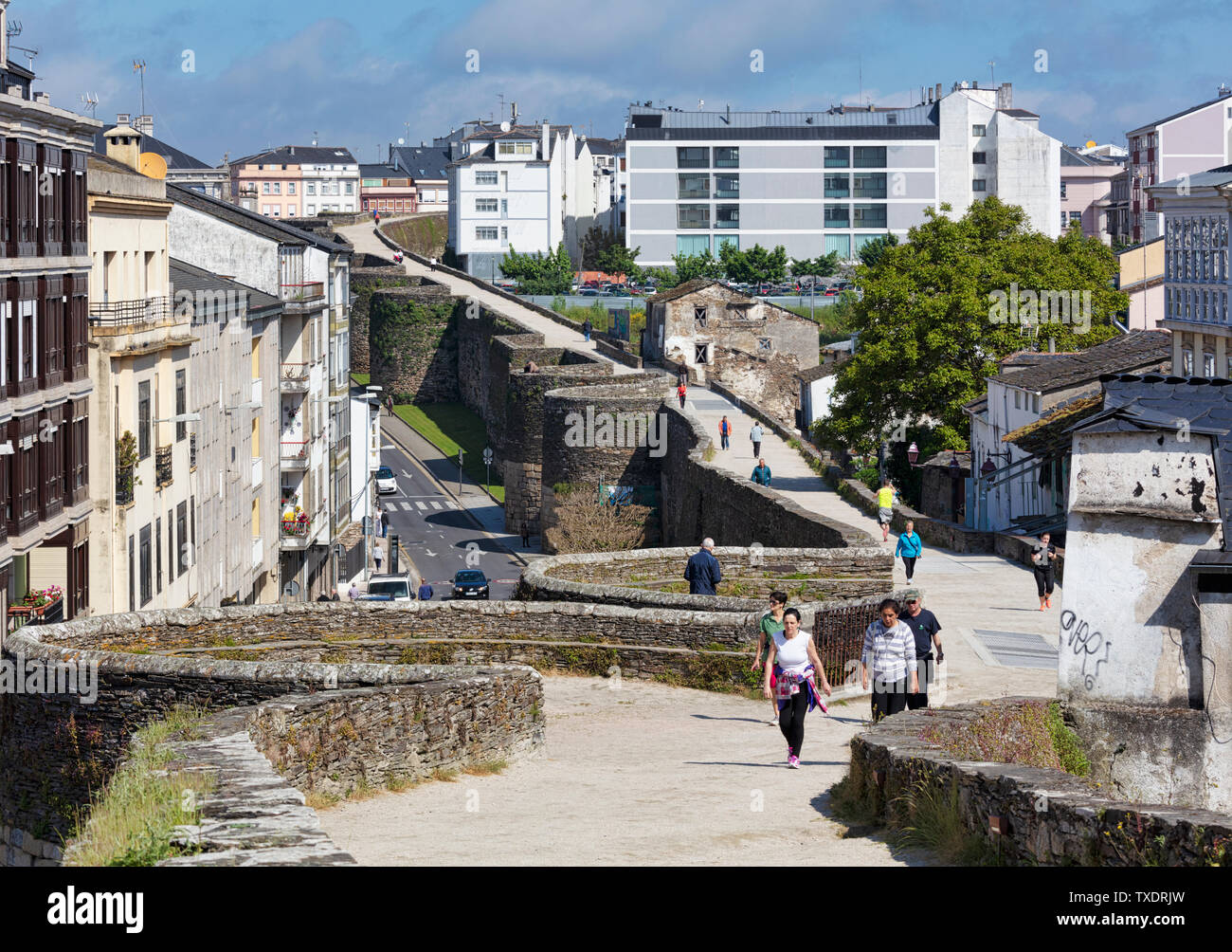 L'enceinte romaine, Lugo, Lugo Province, Galice, Espagne. Les remparts romains de Lugo sont un site du patrimoine mondial de l'UNESCO. Pour citer l'UNESCO : les défenses de Lu Banque D'Images