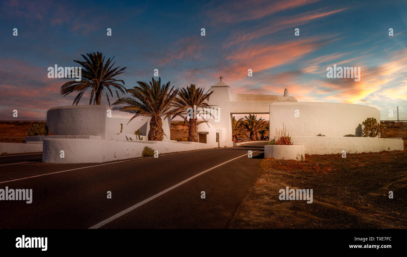 L'entrée à Teguise beach at sunset Banque D'Images