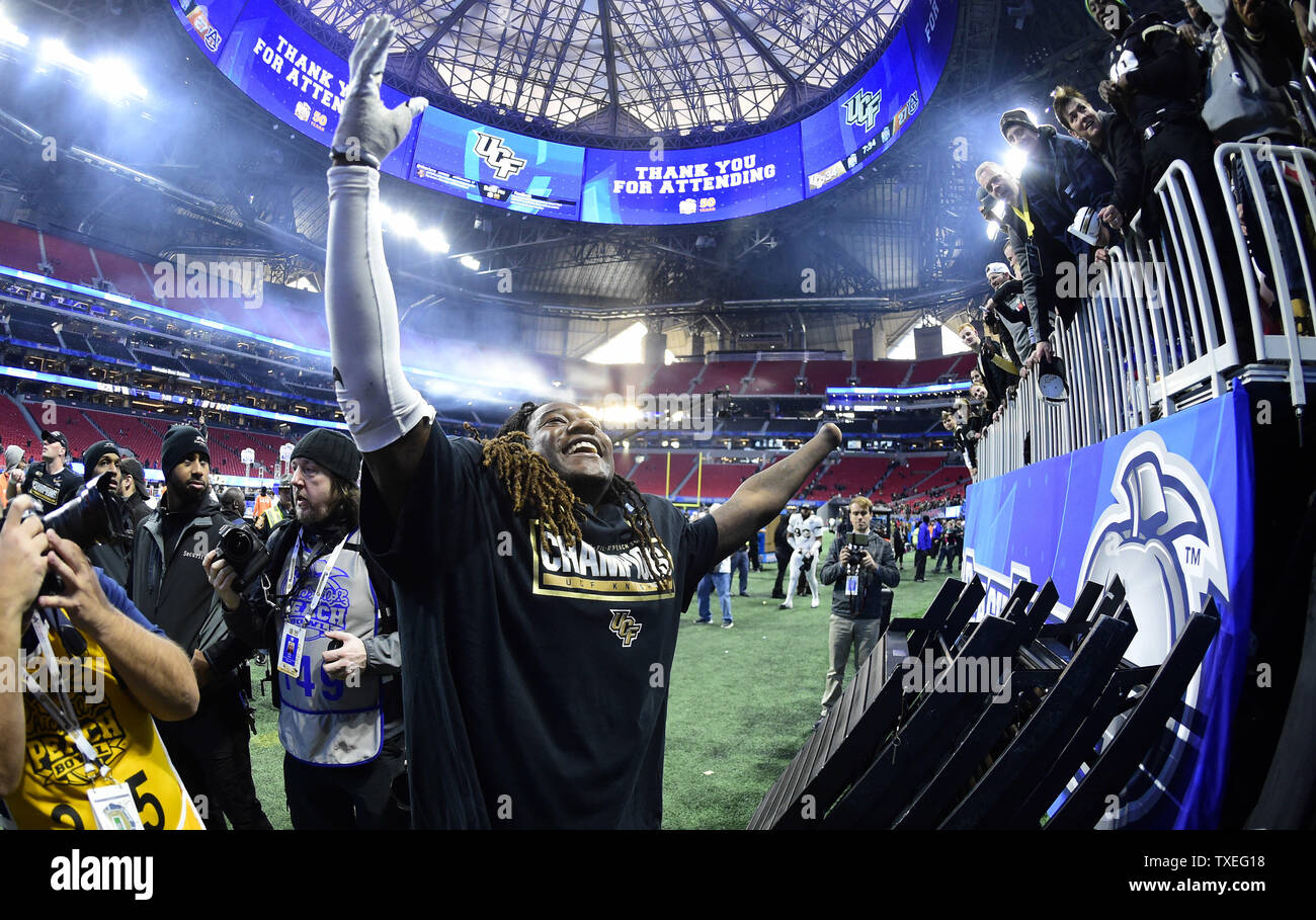 Université de Central Florida Knights linebacker Shaquem Griffin réagit après après le Chick-fil-A Peach Bowl NCAA football match au stade Mercedes-Benz à Atlanta le 1 janvier 2018. L'UCF a gagné 34-27 pour aller invaincu pour la saison. Photo de David Tulis/UPI Banque D'Images