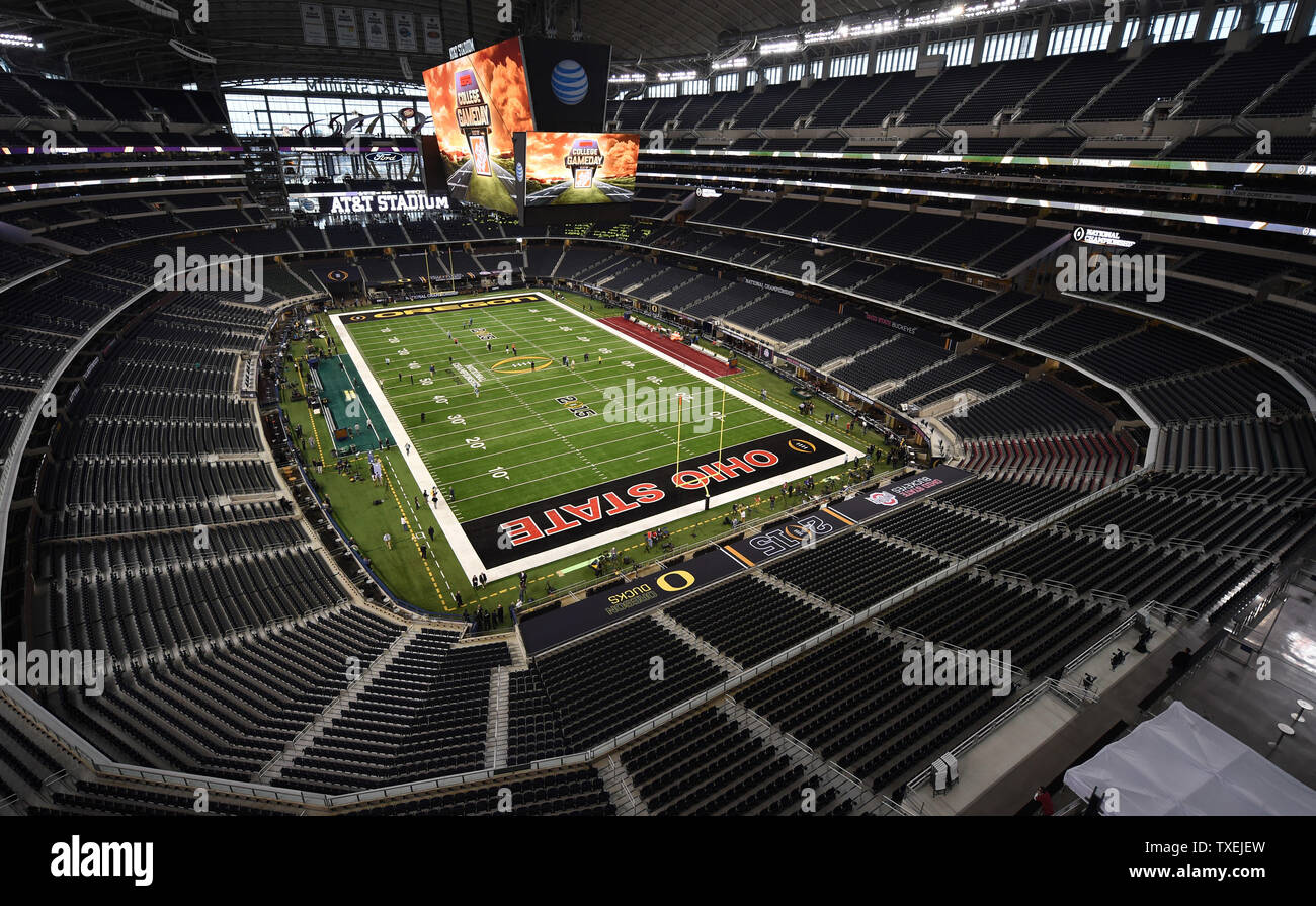 Une vue générale de AT&T Stadium, site du Collège des éliminatoires de football Championnat National entre l'Oregon Ducks et Ohio State Buckeyes, à Arlington, au Texas le 12 janvier 2015. Photo par Ian Halperin/UPI Banque D'Images