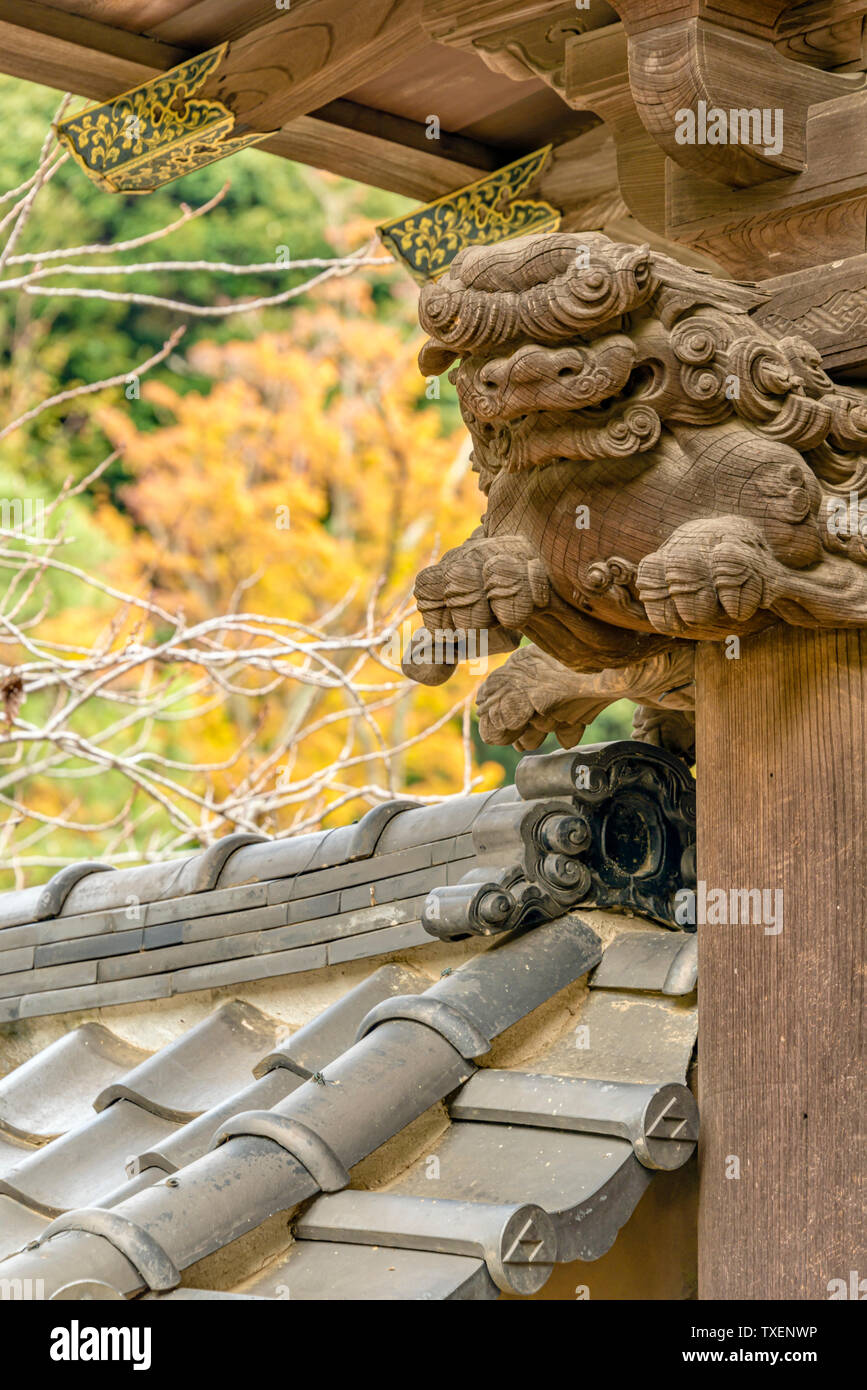 Détails architecturaux à la porte Karamon du temple Engaku-ji, Kamakura, Japon Banque D'Images
