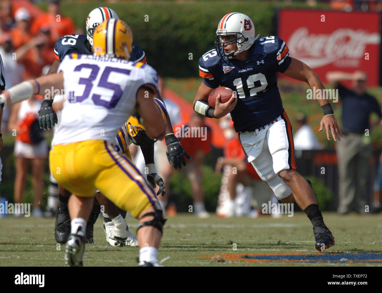 Auburn quarterback Brandon Cox s'étend de mêlée au premier trimestre contre LSA à Jordan-Hare Stadium à Auburn, AL., le 16 septembre 2006. (Photo d'UPI/John Dickerson) Banque D'Images