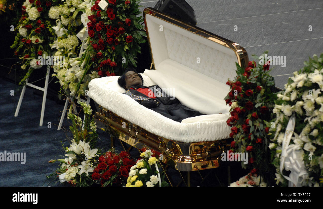 Whitney Houston Dans Son Cercueil Ouvert Cercueil ouvert Banque de photographies et d'images à haute résolution -  Alamy