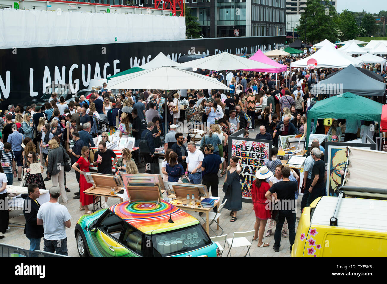 Londres, Kings Cross. Gouttes de charbon triage. Car Boot Art Fair. Banque D'Images