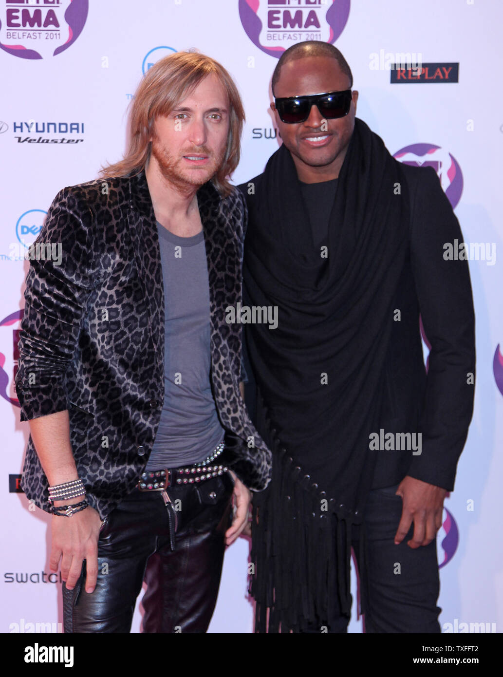 David Guetta (L) et Jason Derulo arrivent sur le tapis rouge au MTV Europe Music Awards à Belfast, Irlande du Nord le 6 novembre 2011. UPI/David Silpa Banque D'Images