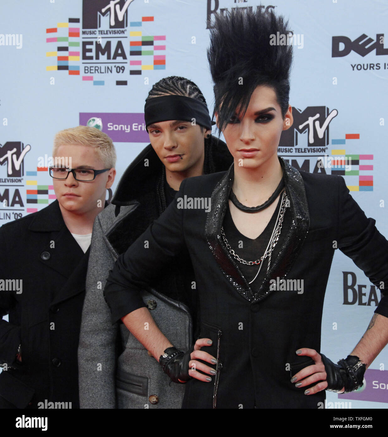 Gustav Schaefer (L), Tom Kaulitz (C) et Bill Kaulitz de Tokio Hotel arrivent au MTV Europe Music Awards à Berlin, Allemagne le 5 novembre 2009. (Photo d'UPI/David Silpa) Banque D'Images