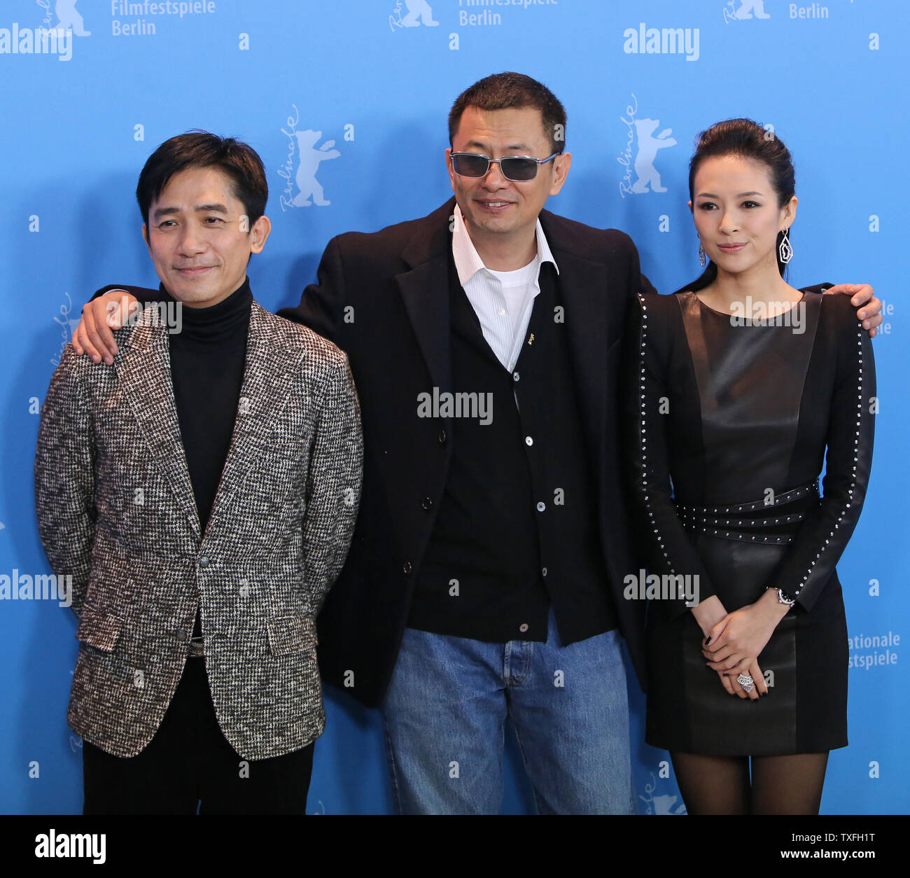 Tony Leung Chiu Wai (L), Wong Kar Wai (C) et Zhang Ziyi arrivent à l'appel de la photo le film 'Le Grand Maître' au cours de l'ouverture de la 63e Berlinale à Berlin le 7 février 2013. UPI/David Silpa Banque D'Images