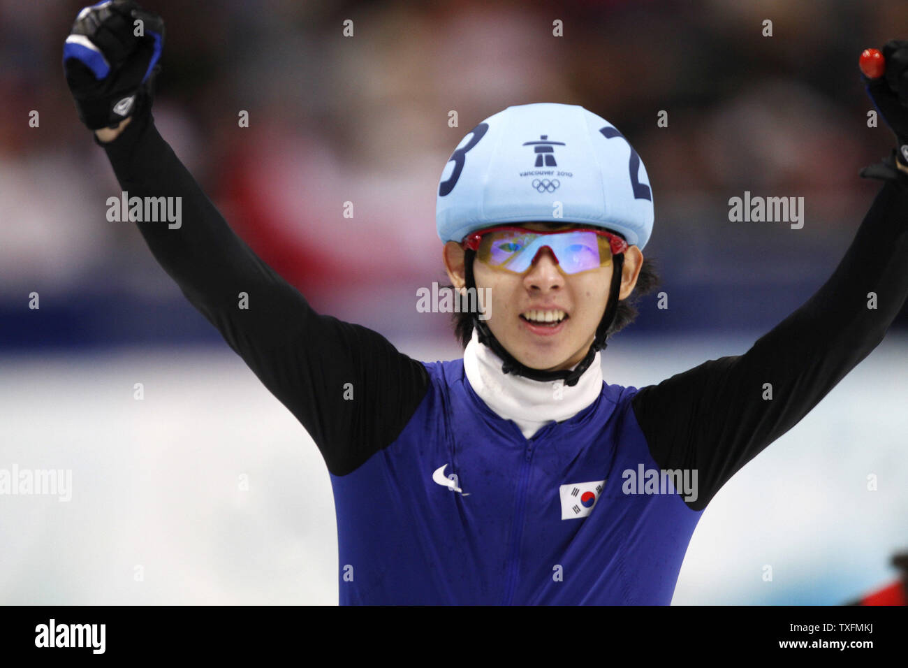 Jung-Su Lee de la République de Corée célèbre après avoir remporté une médaille d'or dans l'épreuve du 1000 mètres en patinage de vitesse courte piste aux Jeux Olympiques d'hiver de 2010 à Vancouver, Canada, le 20 février 2010. UPI/Brian Kersey Banque D'Images