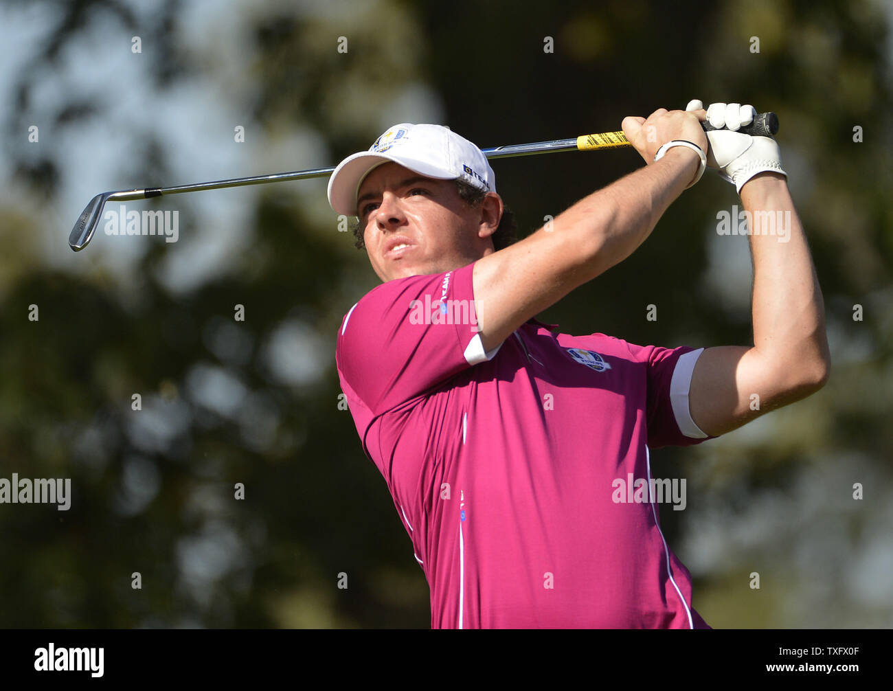 L'Europe de l'équipe de l'Irlande du Nord, Rory McIlroy tees off sur le huitième trou lors de la 39e Ryder Cup à Medinah Country Club le 29 septembre 2012 à Médine, l'Illinois. Après le deuxième jour de jouer les États-Unis Europe mène 10-6 et besoins 4 1/2 points dans la ronde finale pour gagner la Ryder Cup. UPI/Brian Kersey Banque D'Images