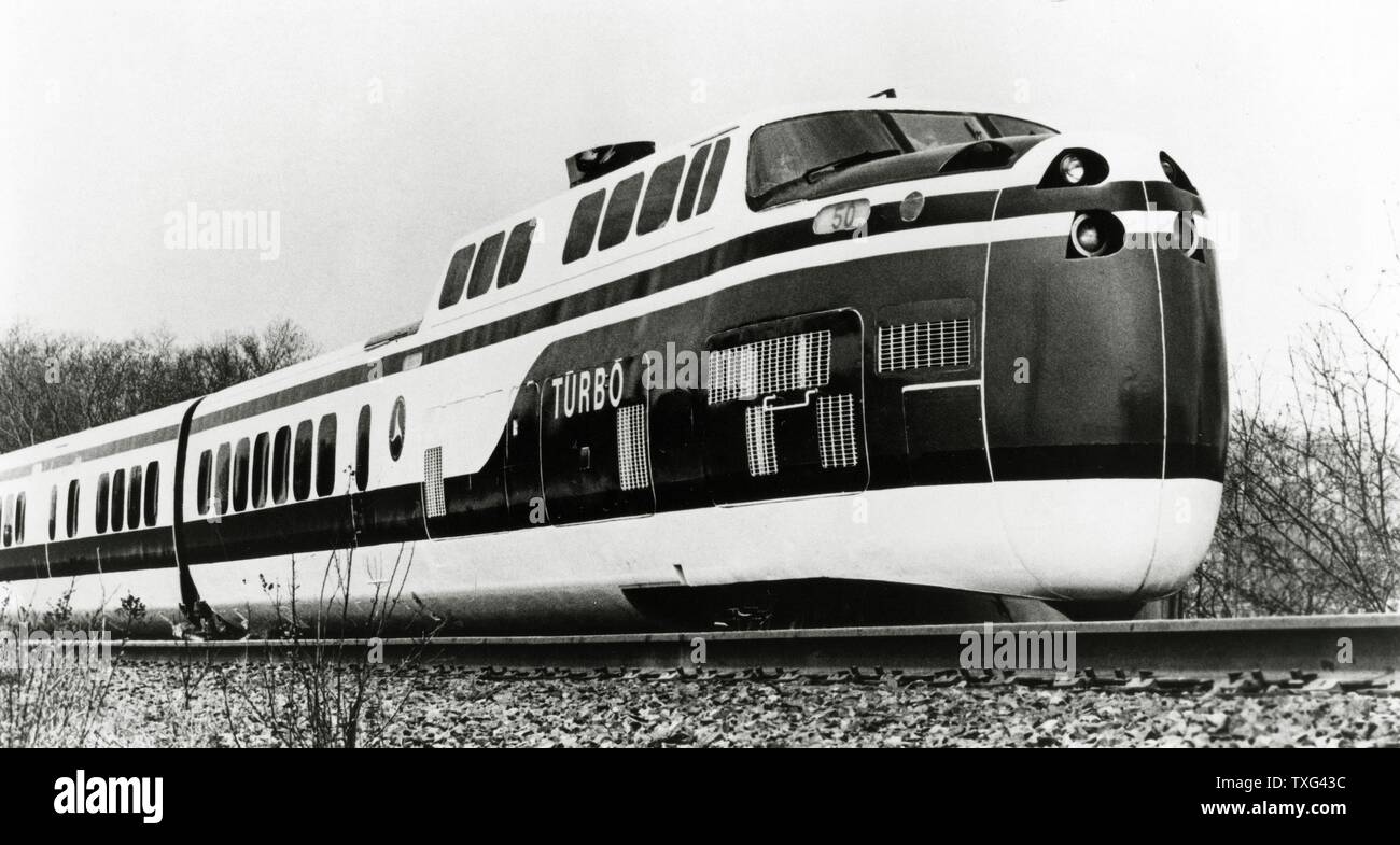 Le TurboTrain United Aircraft Corporation pendant l'exécution d'un test avant qu'il a été mis en service sur l'Chicago-Milwaukee Chicago et Saint-Louis-lignes, exploité par l'entreprise nord-américaine Amtrak. 1975 Banque D'Images