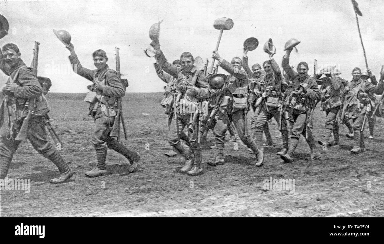 Des soldats de la Worcester Regiment (29ème/36e pied) entrer en action au cours de la Première Guerre mondiale Banque D'Images