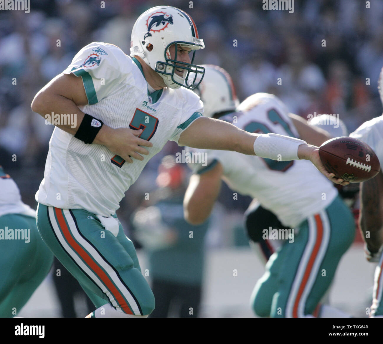 Photo: Chad Henne hands off to Ronnie Brown. New Orleans Saints at Miami  Dolphins at Landshark Stadium in Miami. - MIA2009102510 