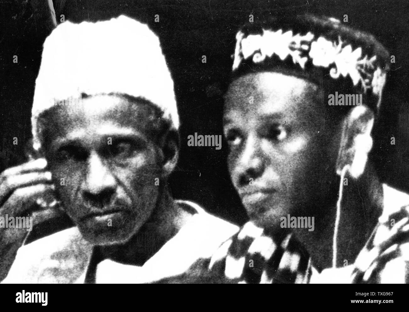 Dr Jean Karefa-Smart (droite) Sierra Leone, le premier ministre des Affaires étrangères, avec Sir Milton Margai Strieby Auguste (1895-1964) et le premier premier ministre de la république de l'Afrique de l'ouest de la Sierra Leone Banque D'Images
