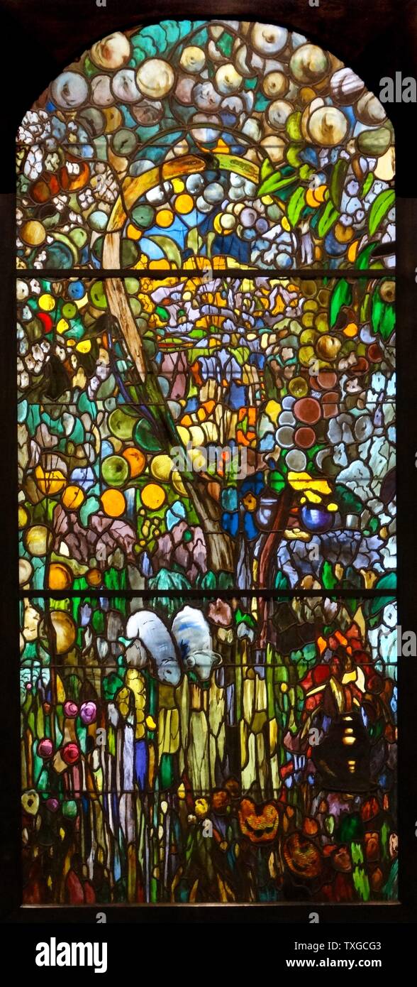 Triptyque de vitraux intitulée 'La piscine bleue' par Joaquin Mir Trinxet (1873-1940) artiste Espagnol Catalan. Datée 1911 Banque D'Images